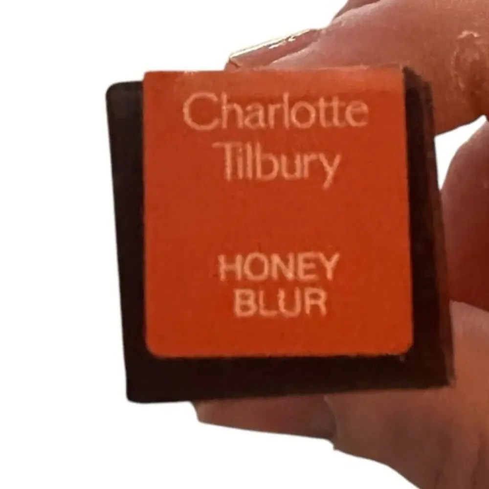 Charlotte Tilbury Airbrush Flawless Matte Lip Blur Liquid Lipstick 